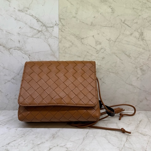 BV金棕色大編織翻蓋包