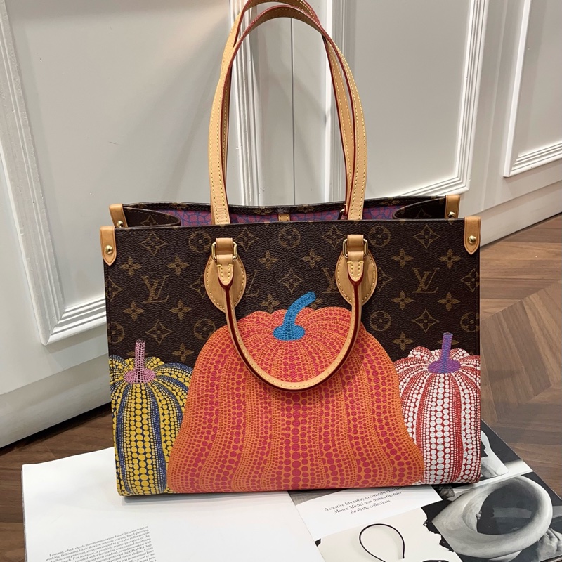 LV 23年秀款限定 草間彌生聯名款 on the go中號約35x27 夢幻南瓜稀有款托特包-1