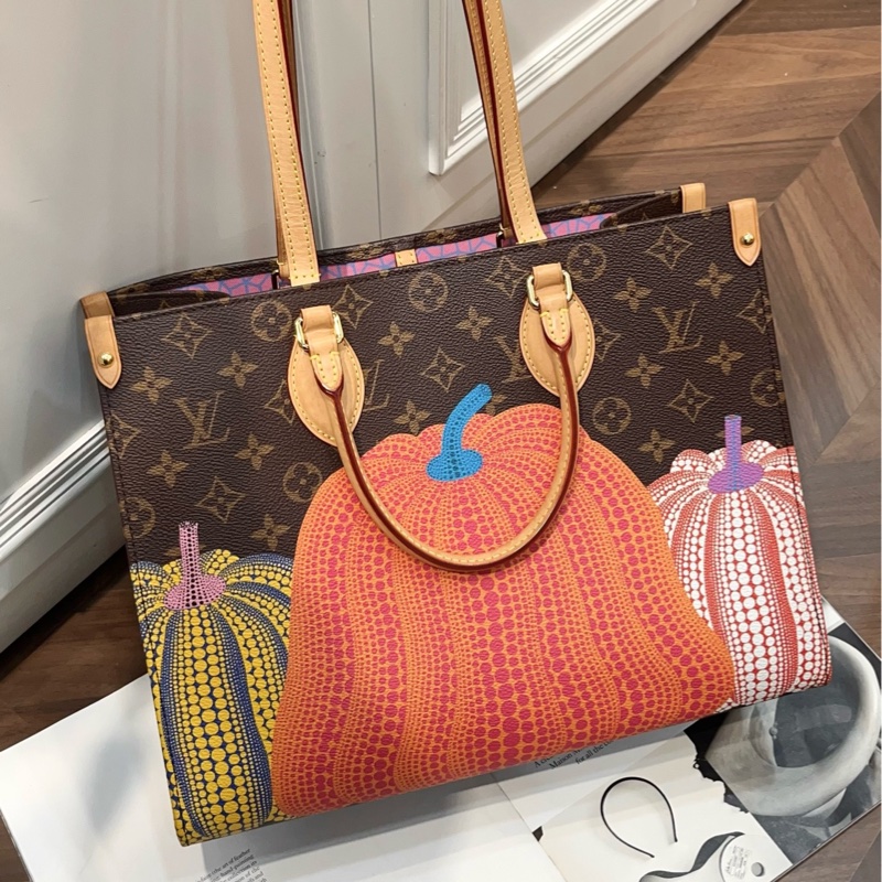LV 23年秀款限定 草間彌生聯名款 on the go中號約35x27 夢幻南瓜稀有款托特包-5