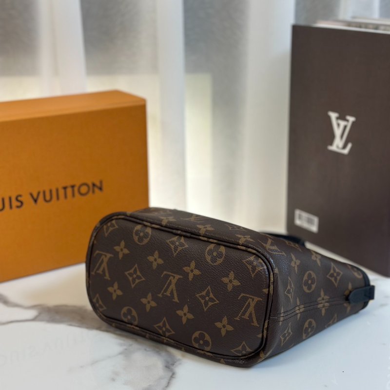 LOUIS VUITTON Neverfull BB - 雙面黑-5