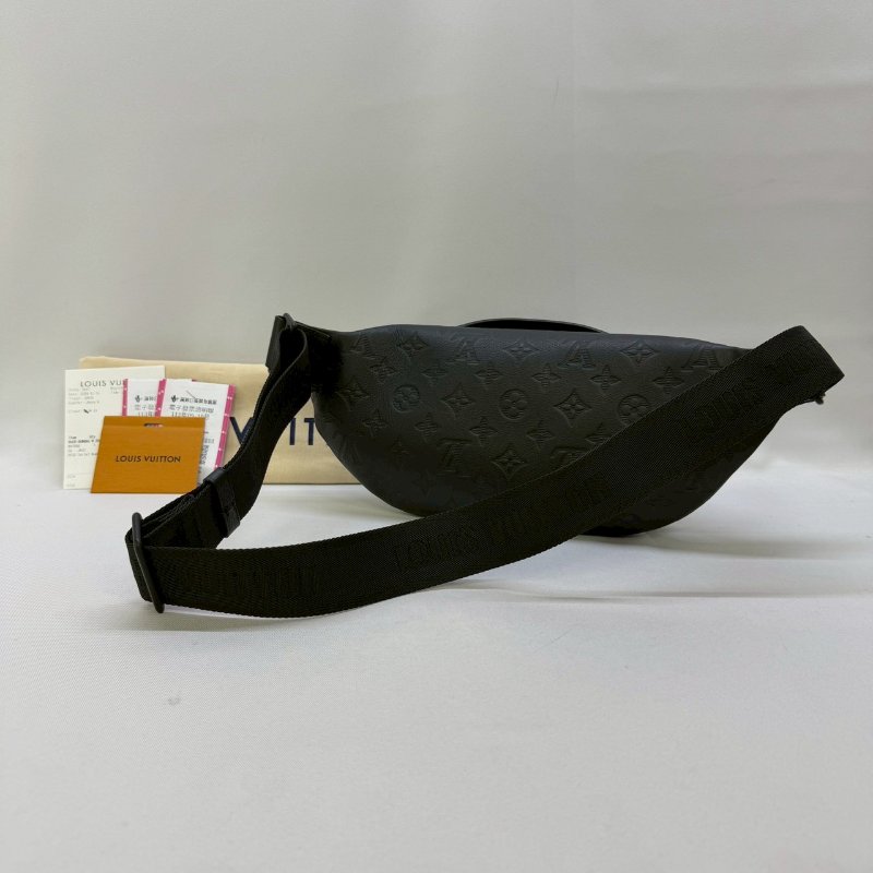 LV Rush牛皮壓紋胸包-1