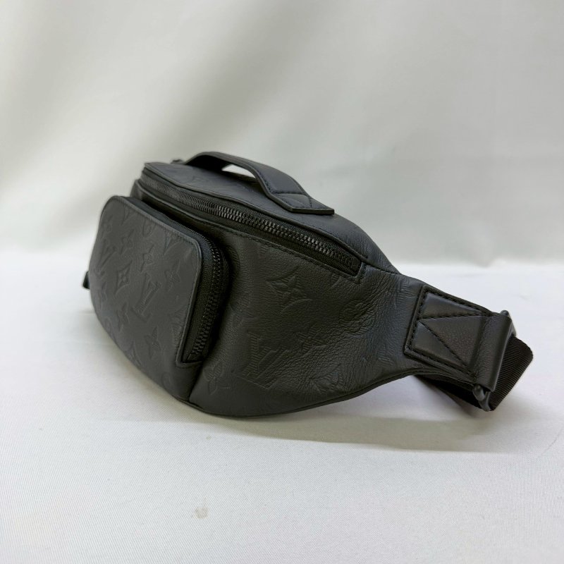 LV Rush牛皮壓紋胸包-2