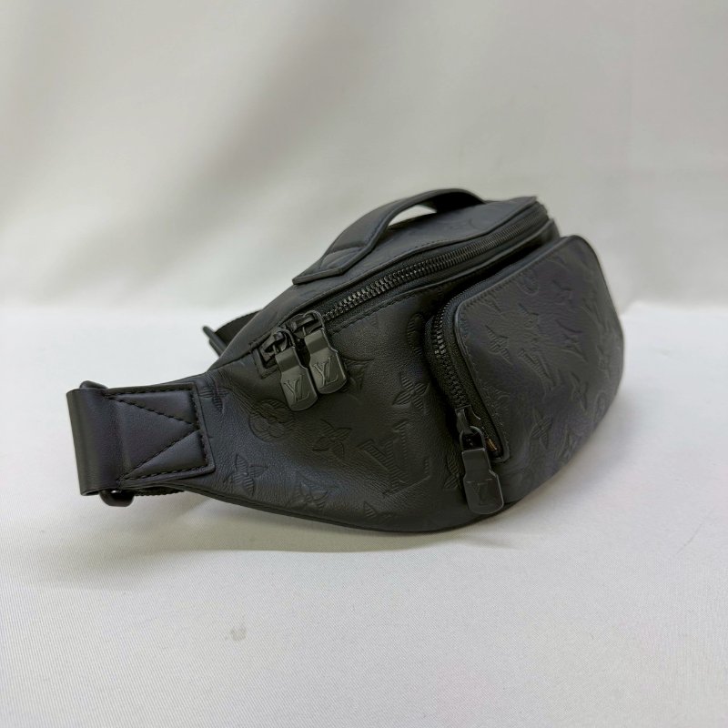 LV Rush牛皮壓紋胸包-3