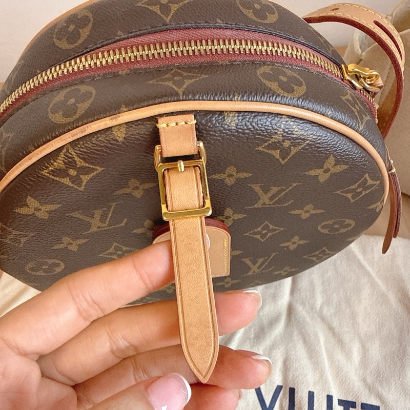 LV大圓餅包 斜肩軟圓餅包-2