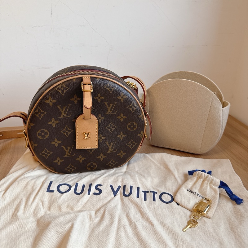 LV大圓餅包 斜肩軟圓餅包-5