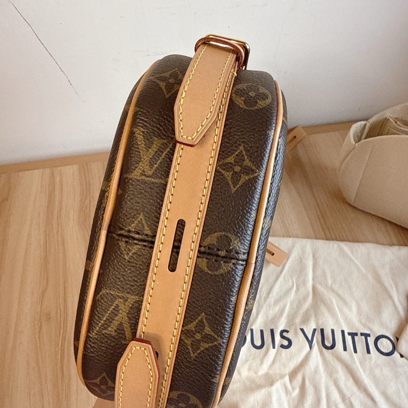 LV大圓餅包 斜肩軟圓餅包-14