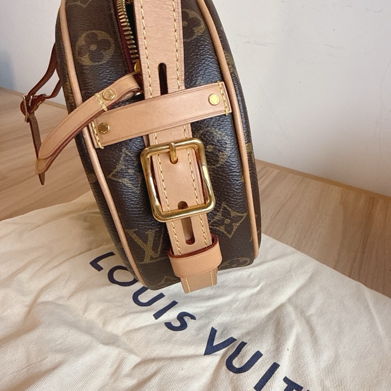 LV大圓餅包 斜肩軟圓餅包-18