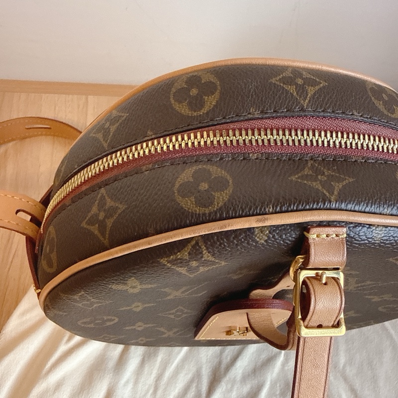 LV大圓餅包 斜肩軟圓餅包-27