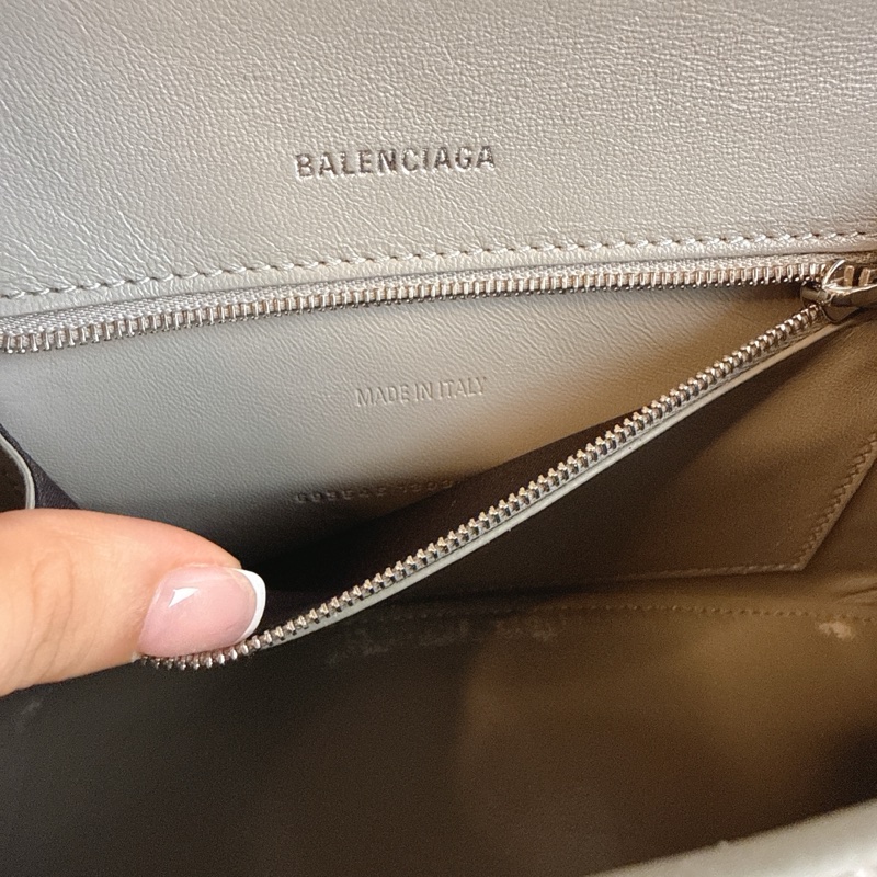 Balenciaga巴黎世家灰色鱷魚壓紋沙漏包小號-17