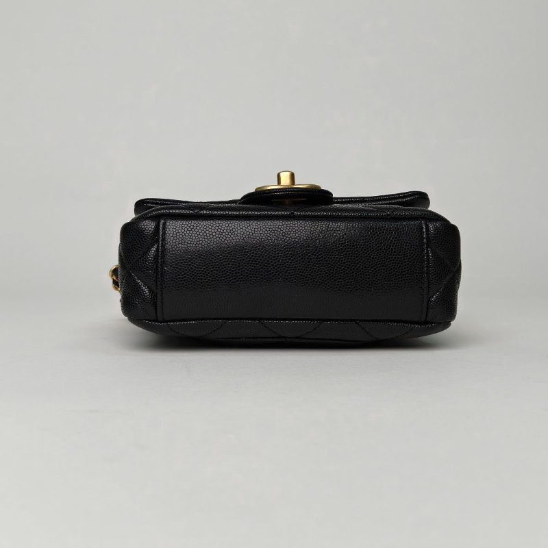 CHANEL 22ACF口蓋包21黑色荔枝牛皮晶片開金扣金幣雙皮穿鏈肩背包-4