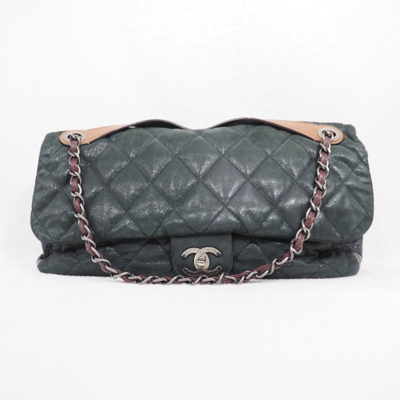 CHANEL "In the Mix" flap bag 37cm-1