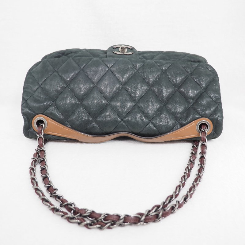 CHANEL "In the Mix" flap bag 37cm-16