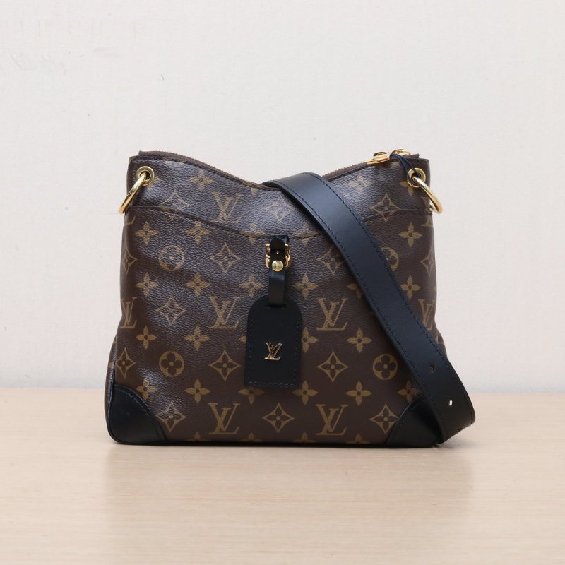 LOUIS VUITTON Odeon單肩斜挎牛角包小號24黑色PVC金扣晶片肩背包-1