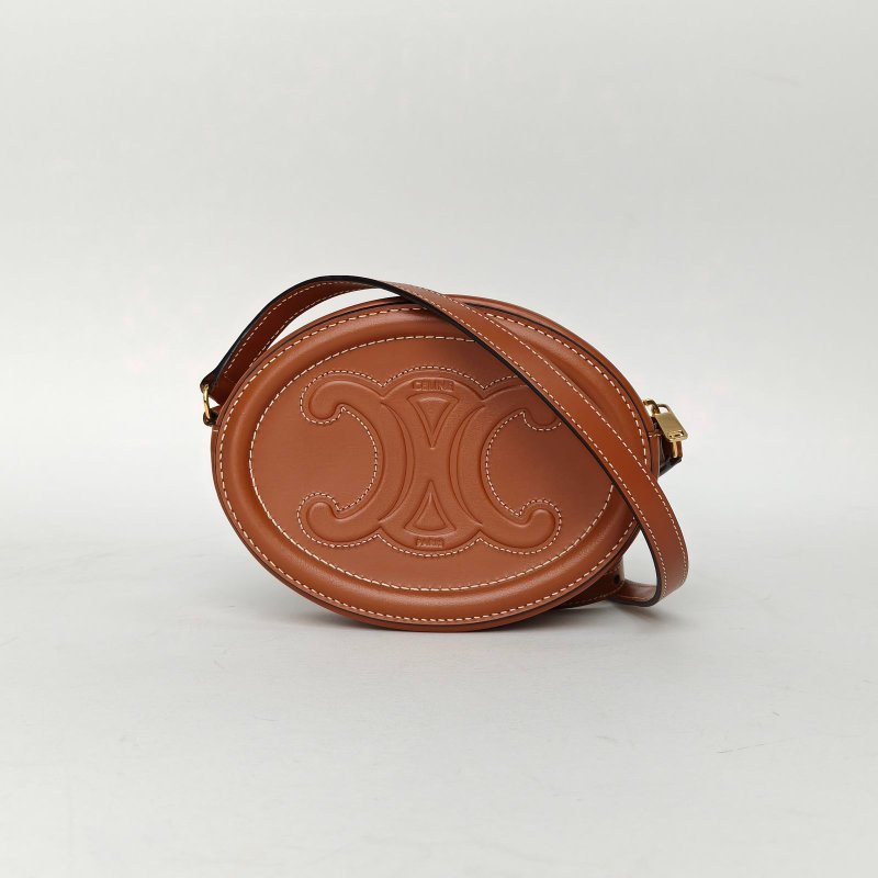 CELINE 凱旋門浮雕月餅包小號16肩帶款焦糖色牛皮金扣肩背包-0