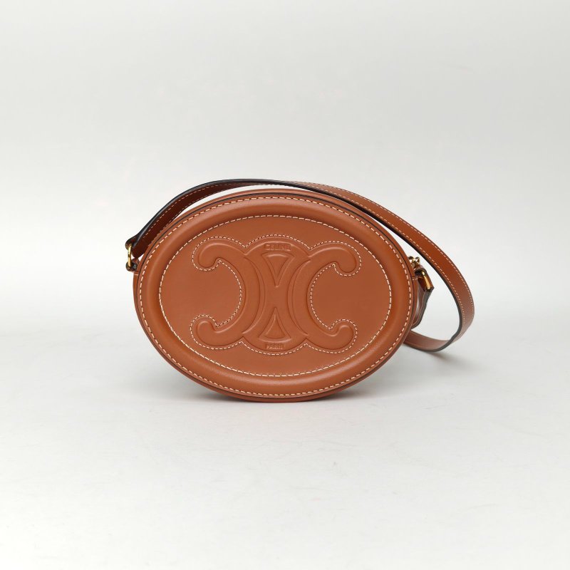 CELINE 凱旋門浮雕月餅包小號16肩帶款焦糖色牛皮金扣肩背包-2