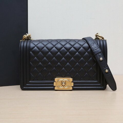CHANEL Leboy中號25黑色羊皮23開金扣菱格紋肩背包