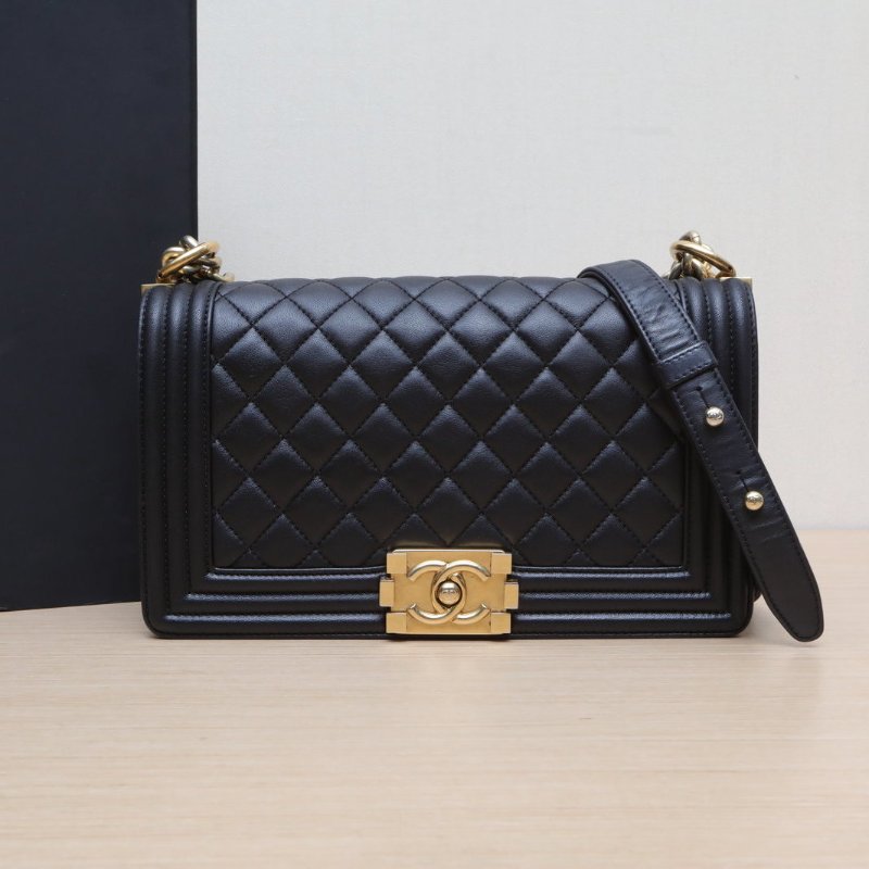 CHANEL Leboy中號25黑色羊皮23開金扣菱格紋肩背包-0