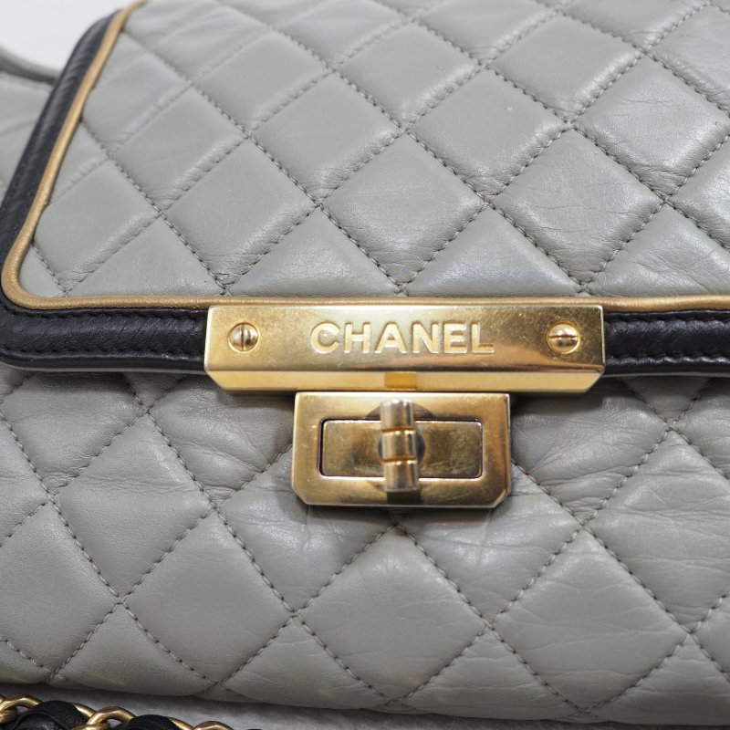 CHANEL 灰色鏈條餃子包-11