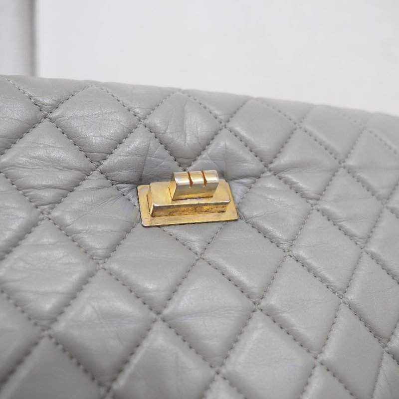 CHANEL 灰色鏈條餃子包-16