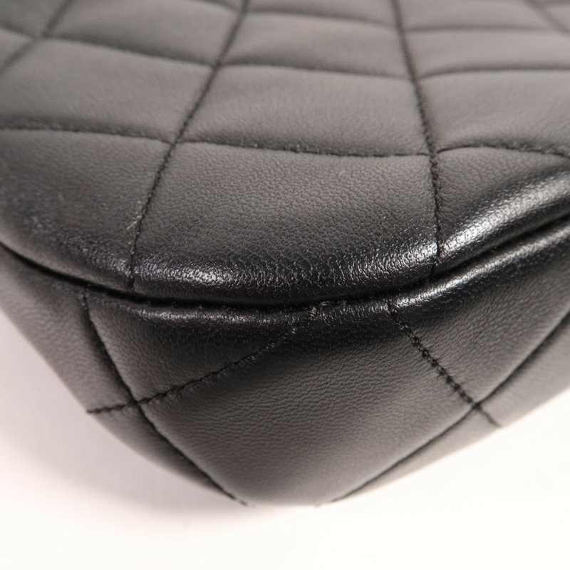 CHANEL 牛皮皮革Hobo金扣鏈帶肩背袋-6