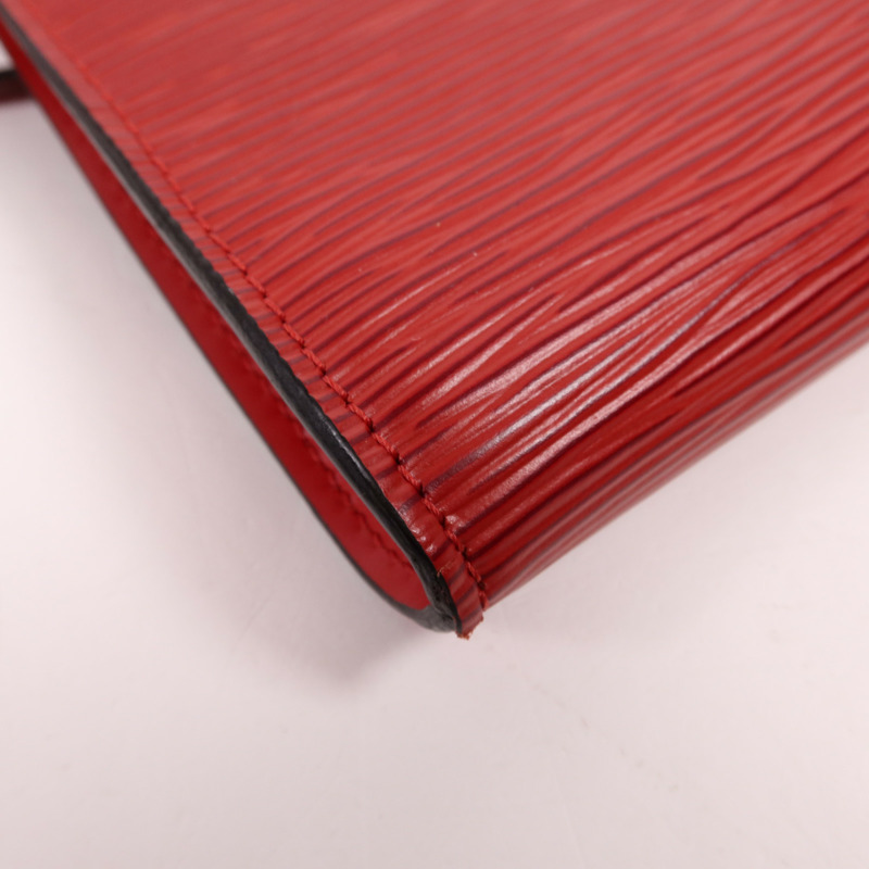 LOUIS VUITTON Epi Pochette Accessories金扣手挽袋-8