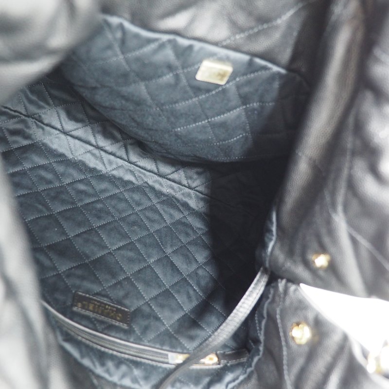 CHANEL 22 黑荔枝皮金扣中號-11