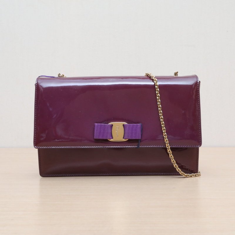 Salvatore Ferragamo 紫紅色漆皮蝴蝶結織帶斜挎包肩背包-1