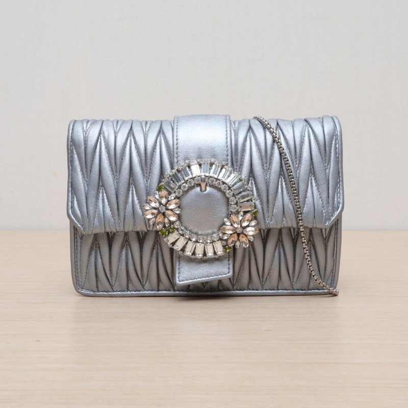 MIU MIU 銀色羊皮太陽花水鑽裝飾鏈條包肩背包-1