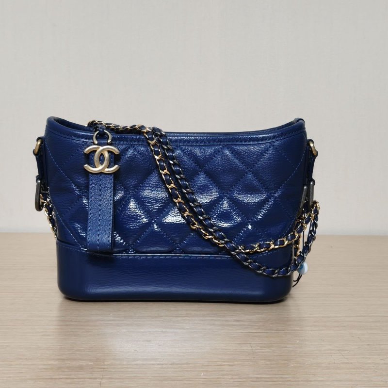 CHANEL GABRIELLE流浪小號20藍色牛皮25開金銀扣肩背包-0