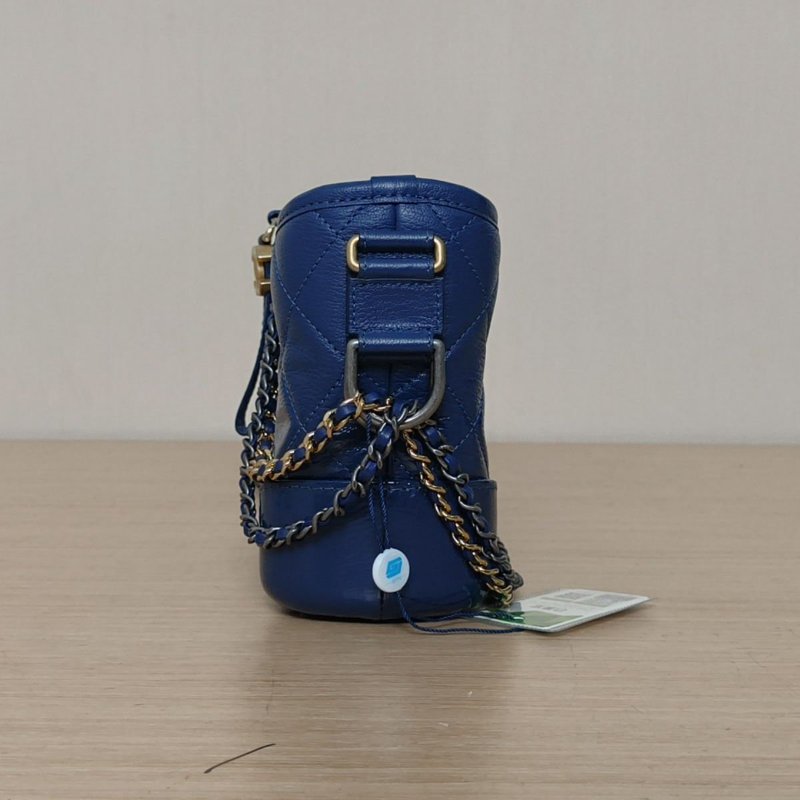 CHANEL GABRIELLE流浪小號20藍色牛皮25開金銀扣肩背包-1