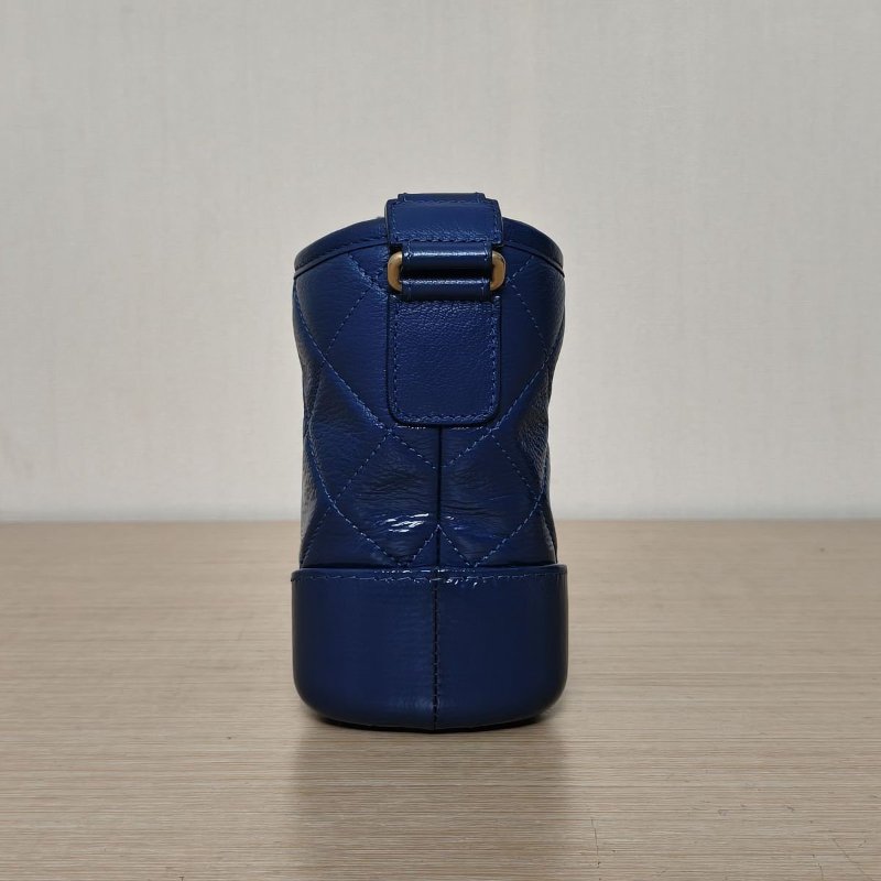 CHANEL GABRIELLE流浪小號20藍色牛皮25開金銀扣肩背包-3