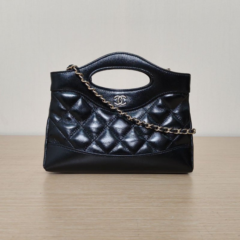 CHANEL 31BagNano橫版20.5黑色羊皮鐳射標金扣肩背包-0