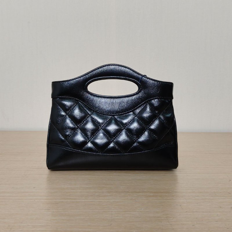 CHANEL 31BagNano橫版20.5黑色羊皮鐳射標金扣肩背包-2