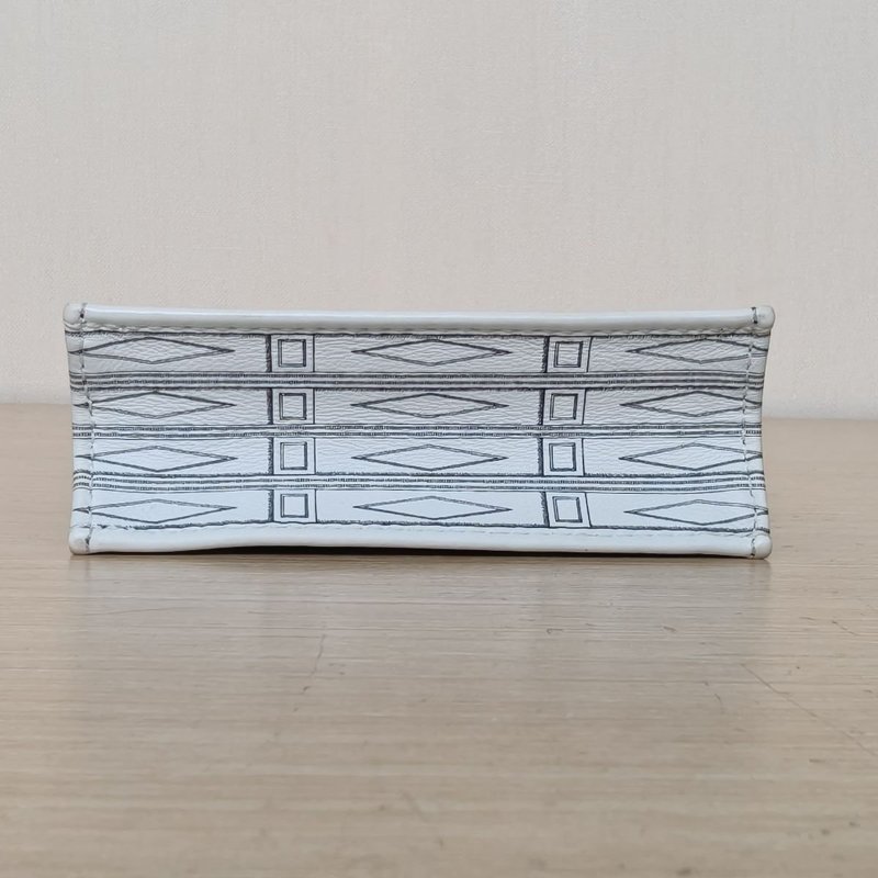 LOUIS VUITTON PETITSACPLAT琴譜包14白色PVC晶片小房子肩背包-4