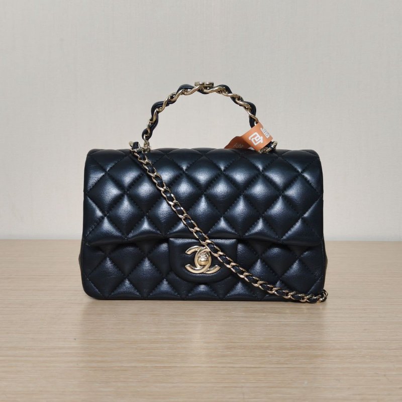 CHANEL 黑色羊皮晶片開金扣CF口蓋包大Mini20金屬皮穿手柄肩背包-0