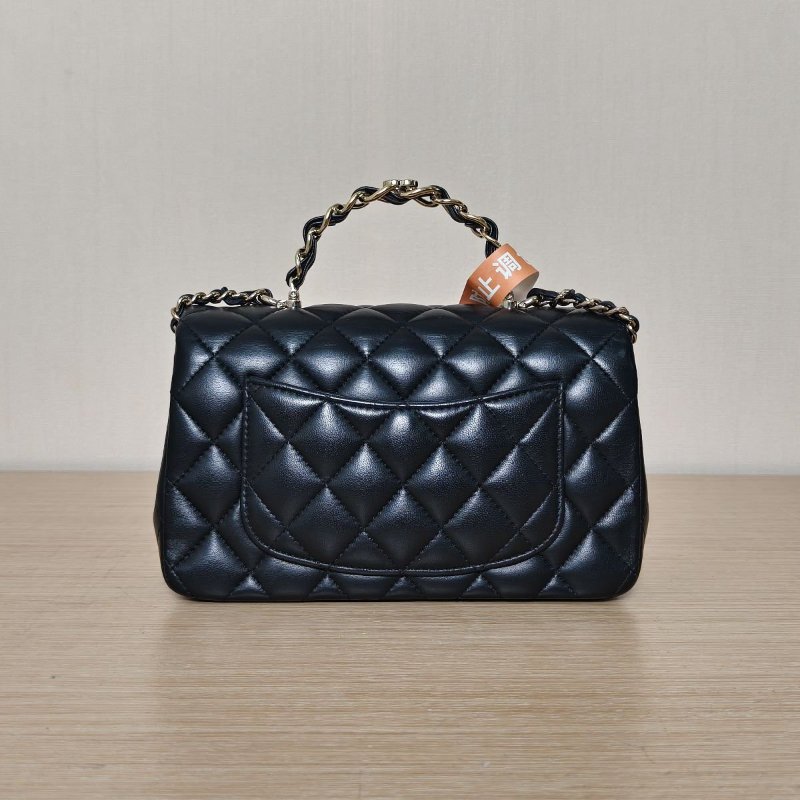 CHANEL 黑色羊皮晶片開金扣CF口蓋包大Mini20金屬皮穿手柄肩背包-4