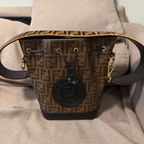 FENDI 水桶包