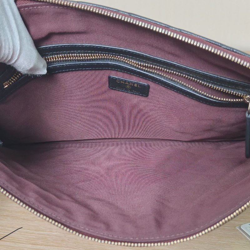 CHANEL CF手拿包大號35黑色荔枝牛皮28開淺金扣肩背包-4