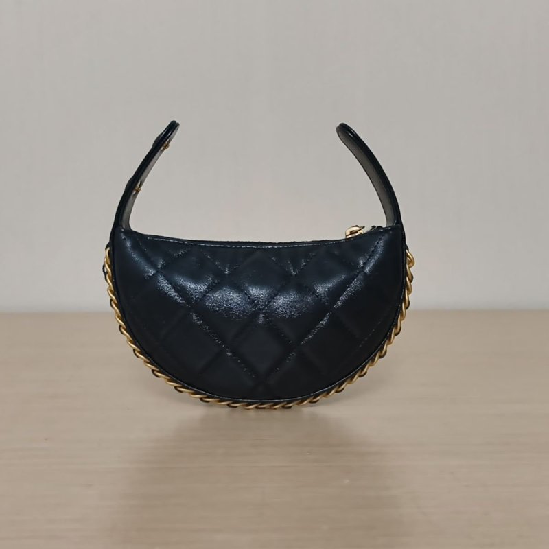 CHANEL 黑色羊皮鐳射標金扣呼啦圈月牙包超Mini13皮穿鏈滾邊肩背包-2