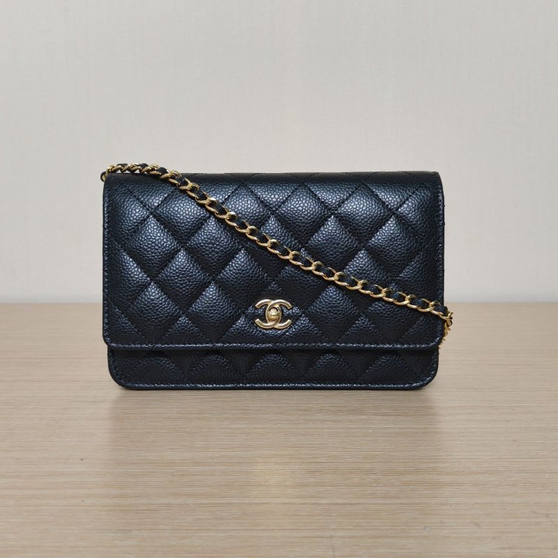 CHANEL 黑色荔枝牛皮晶片開金扣CFWOC19新款旋鈕扣肩背包-0