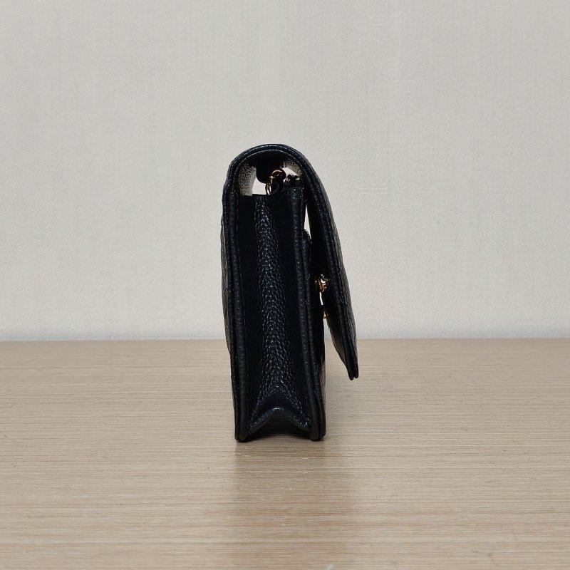 CHANEL 黑色荔枝牛皮晶片開金扣CFWOC19新款旋鈕扣肩背包-4