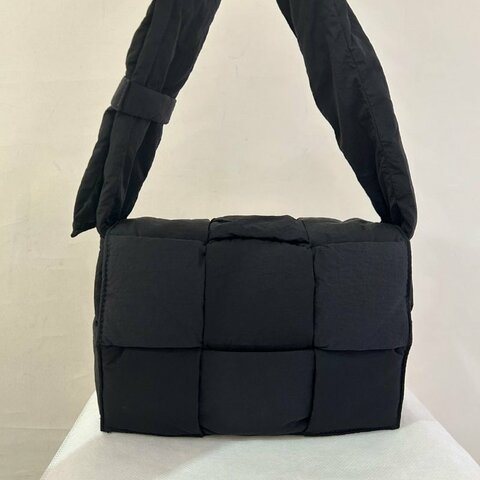 BV黑尼龍Cassette 肩背包3*2