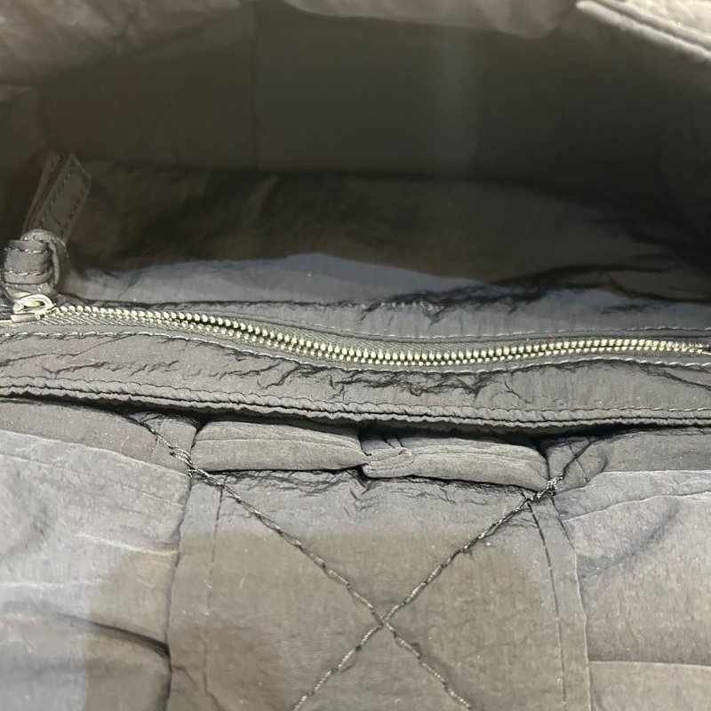 BV黑尼龍Cassette 肩背包3*2-7