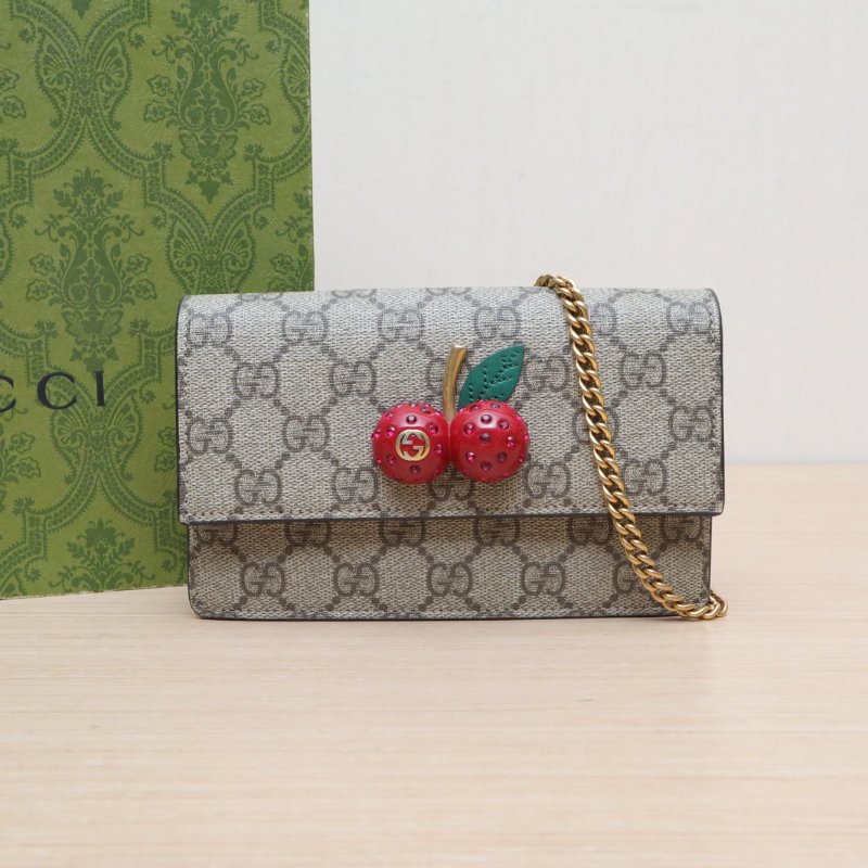 GUCCI GGSupreme櫻桃包Woc老花PVC金扣肩背包-0