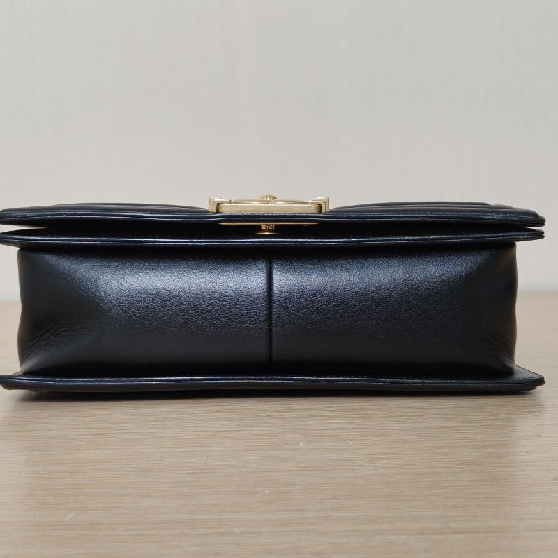 CHANEL Leboy中號25黑色羊皮24開金扣菱格紋肩背包-4