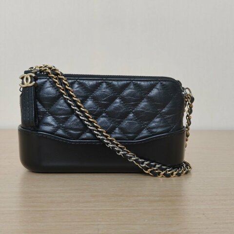 CHANEL GABRIELLE流浪WOC拉鏈版19黑色牛皮26開金銀扣肩背包