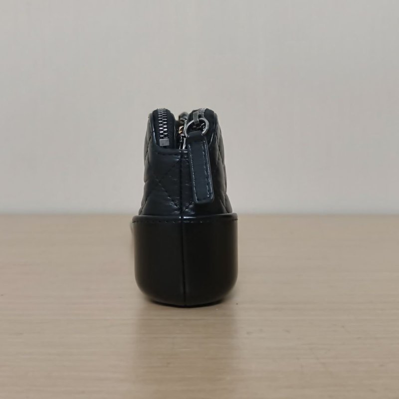 CHANEL GABRIELLE流浪WOC拉鏈版19黑色牛皮26開金銀扣肩背包-1