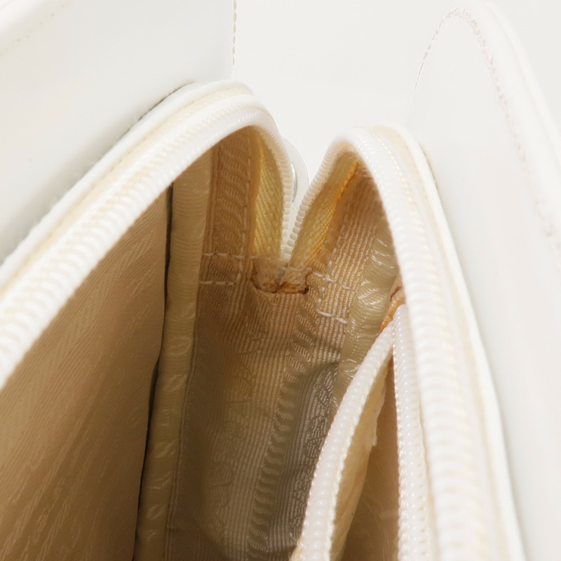 PRADA 漆皮皮革Shoulder Bag銀扣肩背袋-16