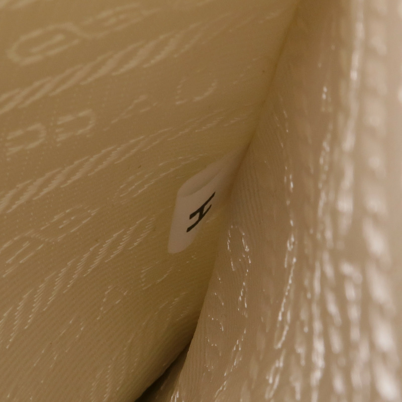 PRADA 漆皮皮革Shoulder Bag銀扣肩背袋-19