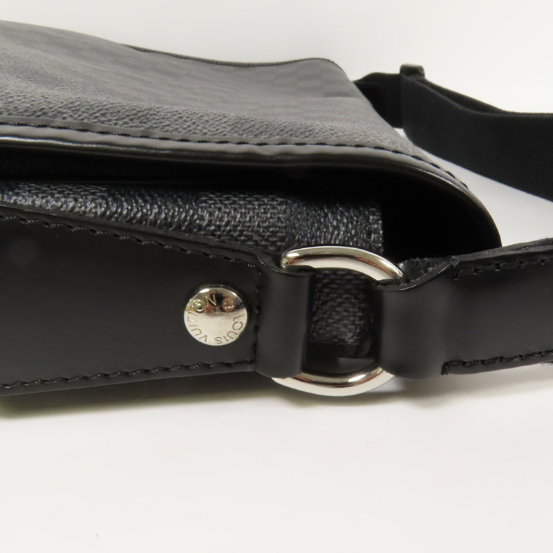 LOUIS VUITTON Damier Graghite Daniel MM銀扣肩背袋-6